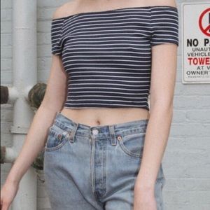 Brandy Melville Rin crop top